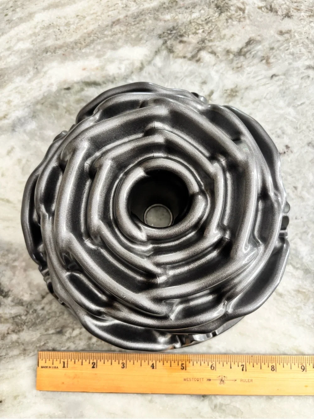 Nordic Ware 10 cup rose Bundt pan